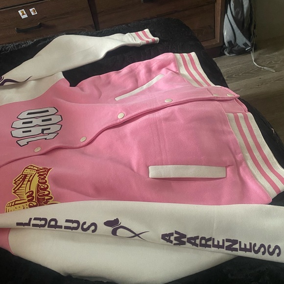 Custom - Picture 5 of 16